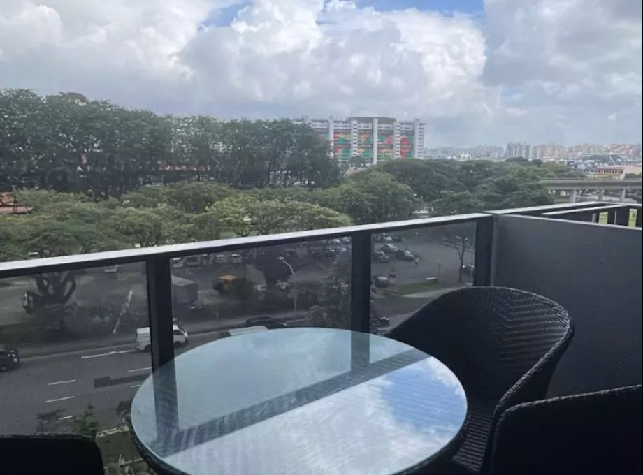 单间出租 • 欧南 •  Parc Esta • S$3100 • 住宅公寓 • 主人房 照片