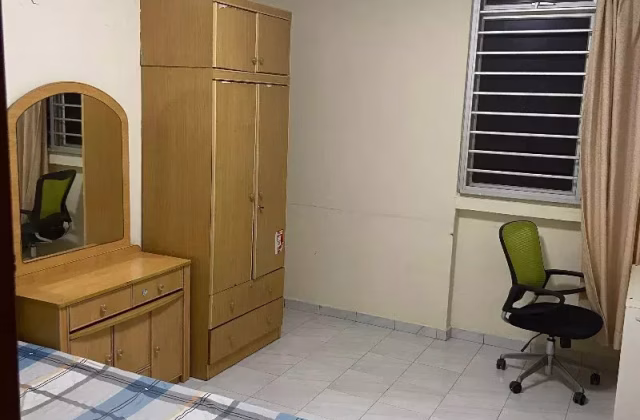 单间出租 • 西部集水区 • 833 Tampines Street 83 • S$1000 • 4房(3臥室) • 普通房