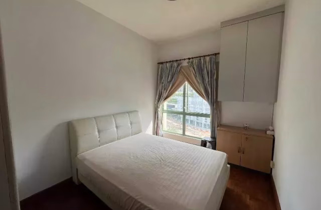 单间出租 • 武吉巴督 •  Hillview Park • S$1000 • 共管公寓 • 普通房