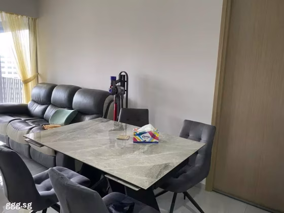 单间出租 • 碧山 •  High Park Residences • S$1000 • 住宅公寓 • 佣人房 照片