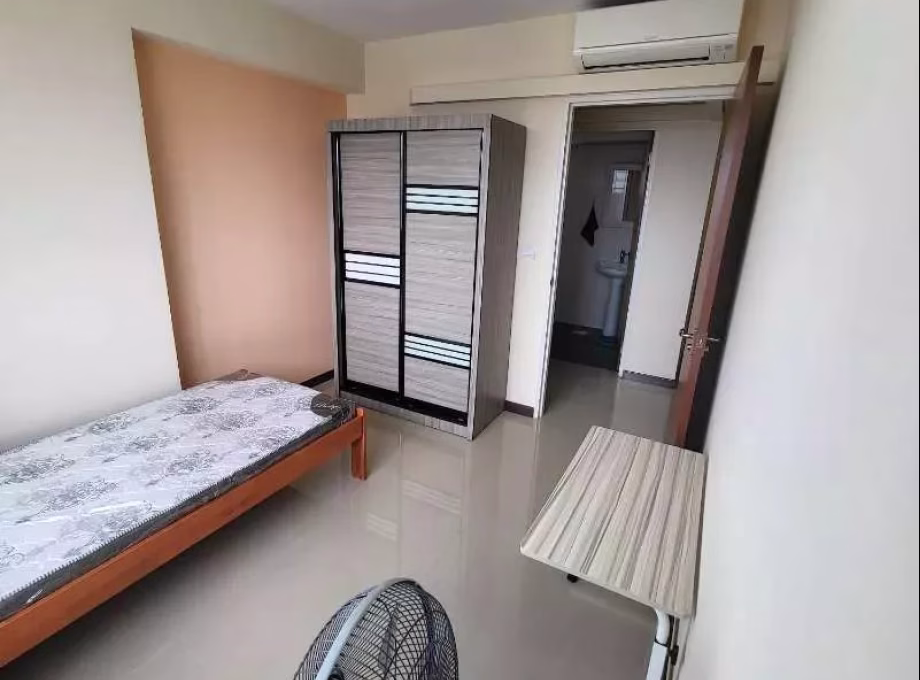 单间出租 • 三巴旺 • 185B Woodlands Street 13 • S$800 • 4房(3臥室) • 普通房 照片