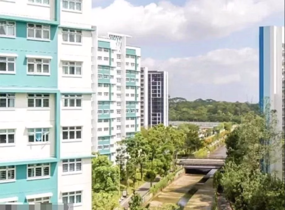 单间出租 • 梧槽 • 318A Yishun Avenue 9 • S$950 • 5房(4臥室) • 普通房 照片