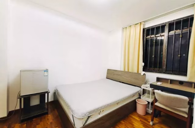 单间出租 • 林厝港 • 272A Jurong West Street 24 • S$1000 • 3房(2臥室) • 普通房