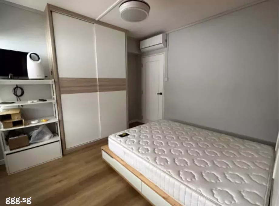 单间出租 • 三巴旺 • 719 Woodlands Avenue 6 • S$1100 • 4房(3臥室) • 普通房 照片