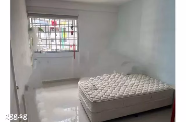 单间出租 • 三巴旺 • 715 Woodlands Drive 70 • S$1000 • 3房(2臥室) • 普通房