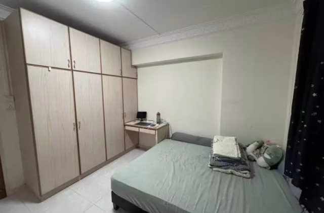 单间出租 • 马林百列 • 10B Lorong 7 Toa Payoh • S$750 • 4房(3臥室) • 普通房