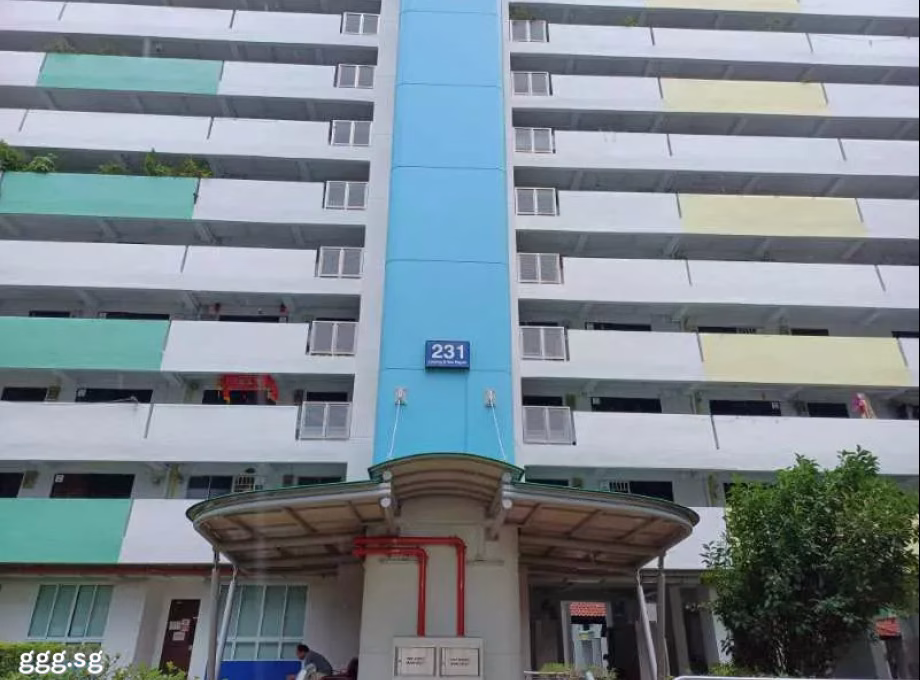 单间出租 • 马林百列 • 231 Lorong 8 Toa Payoh • S$1000 • 3房(2臥室) • 普通房 照片