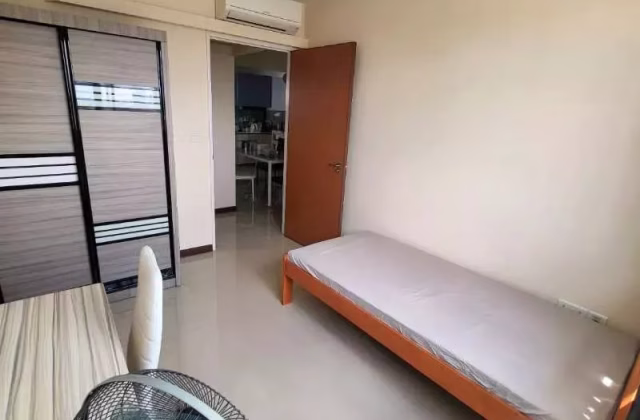 单间出租 • 三巴旺 • 185B Woodlands Street 13 • S$800 • 4房(3臥室) • 普通房