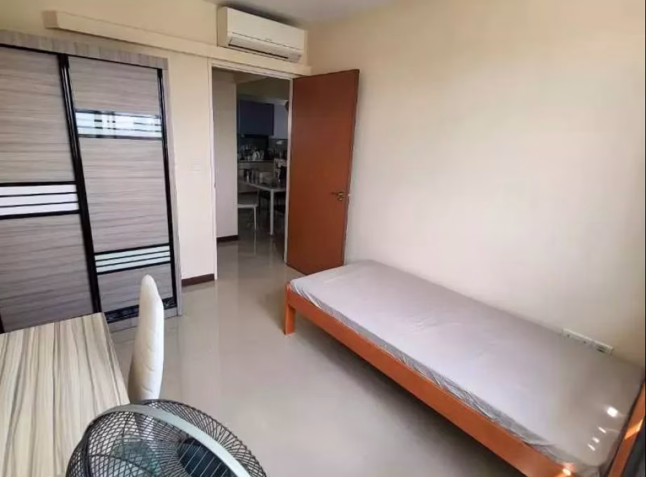 单间出租 • 三巴旺 • 185B Woodlands Street 13 • S$800 • 4房(3臥室) • 普通房 照片
