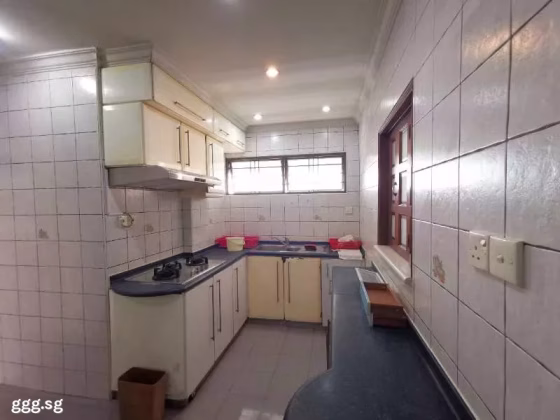 单间出租 • 蔡厝港 •  Queensway Tower • S$1350 • 住宅公寓 • 普通房 照片