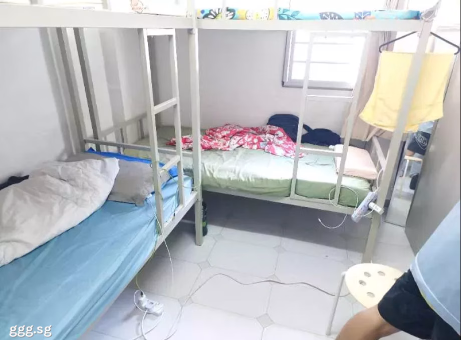 单间出租 • 市中心 • 407 Sin Ming Avenue • S$400 • 4房(3臥室) • 床位出租 照片