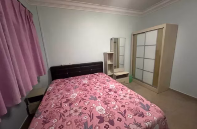 单间出租 • 红山 • 618 Senja Road • S$1000 • 4房(3臥室) • 普通房