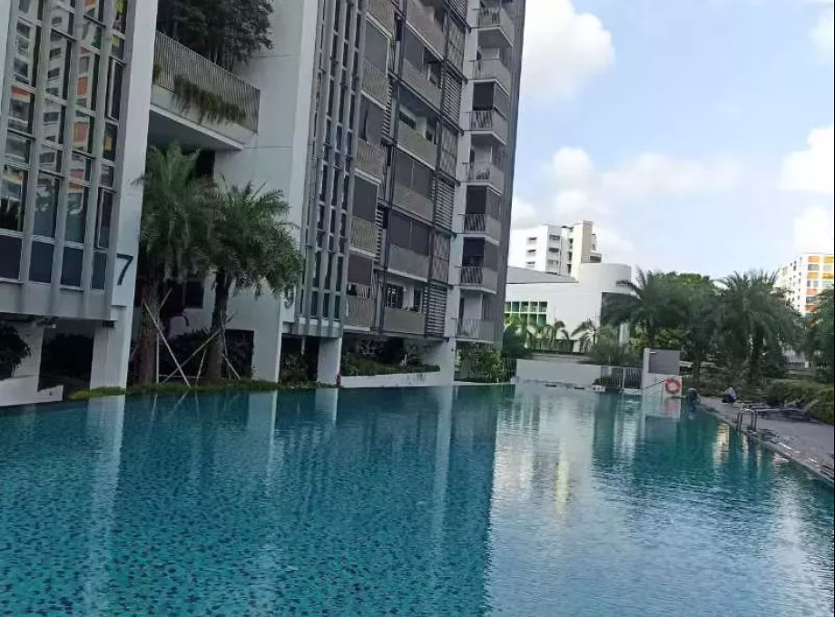单间出租 • 欧南 •  Crystal Dew • S$1800 • 住宅公寓 • 主人房 照片