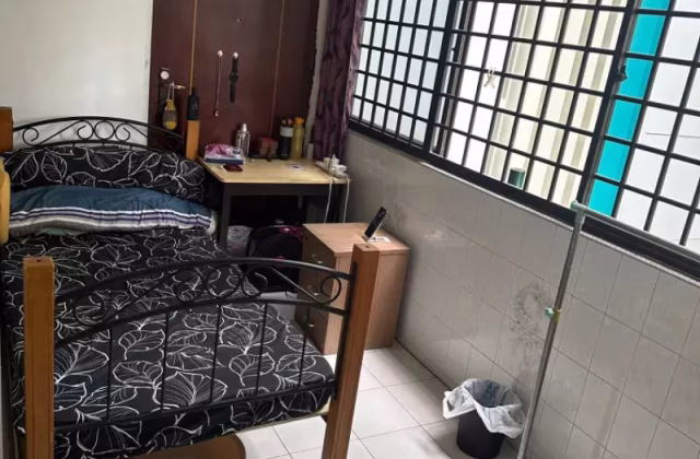 单间出租 • 三巴旺 • 165 Woodlands Street 13 • S$550 • 5房(4臥室) • 佣人房
