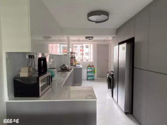 单间出租 • 马林百列 • 23 Toa Payoh East • S$1350 • 3房(2臥室) • 佣人房 照片