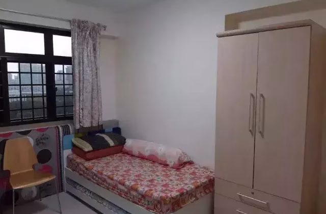 单间出租 • 马林百列 • 261 Toa Payoh East • S$800 • 3房(2臥室) • 普通房