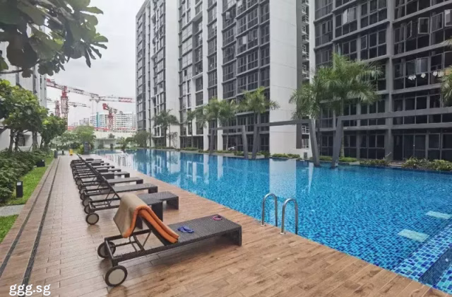 单间出租 • 梧槽 •  Symphony Suites • S$1200 • 共管公寓 • 普通房