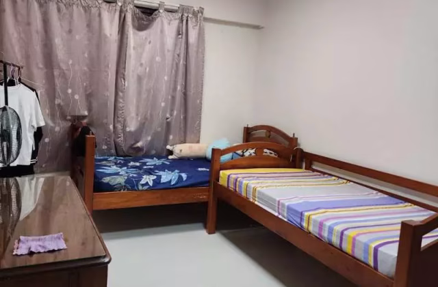 单间出租 • 三巴旺 • 205 Marsiling Drive • S$500 • 4房(3臥室) • 普通房