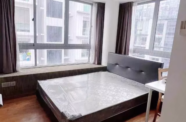 单间出租 • 马林百列 •  Intero • S$1300 • 住宅公寓 • 普通房