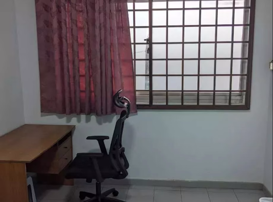 单间出租 • 林厝港 • 824 Jurong West Street 81 • S$800 • 5房(4臥室) • 普通房 照片