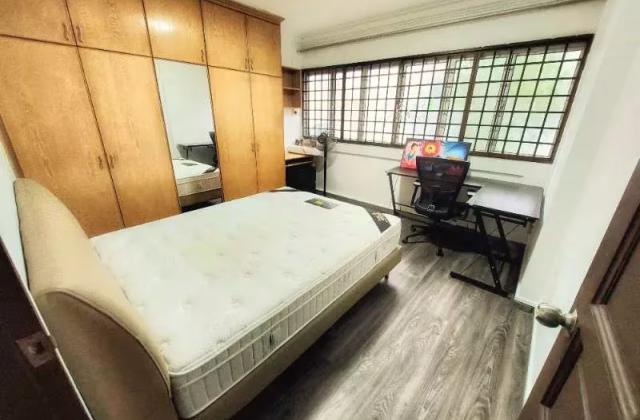 单间出租 • 西部集水区 • 236 Tampines Street 21 • S$1300 • 3房(2臥室) • 普通房