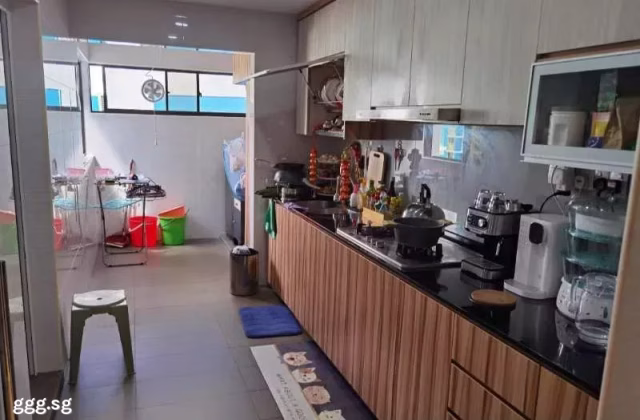单间出租 • 三巴旺 • 553 Woodlands Drive 44 • S$600 • 5房(4臥室) • 普通房