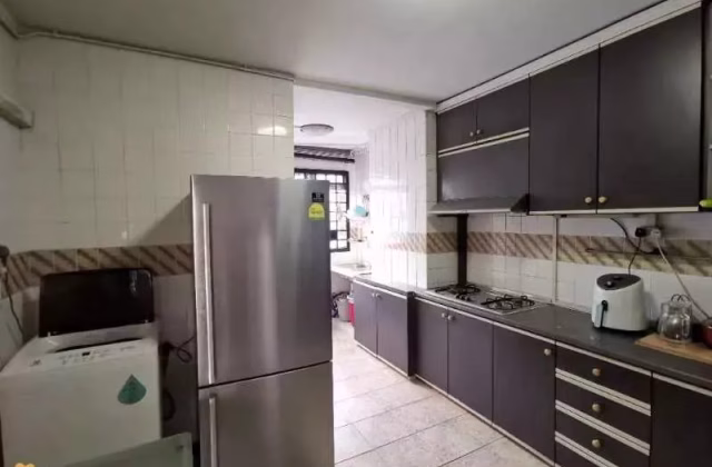单间出租 • 宏茂桥 • 417 Pasir Ris Drive 6 • S$550 • 4房(3臥室) • 佣人房