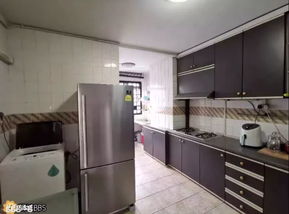 单间出租 • 宏茂桥 • 417 Pasir Ris Drive 6 • S$550 • 4房(3臥室) • 佣人房 照片