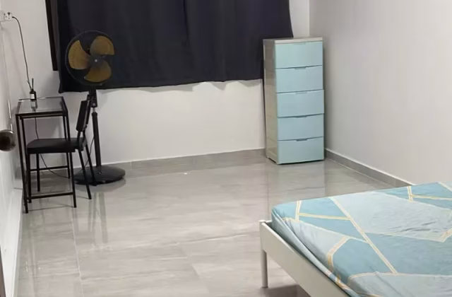 单间出租 • 林厝港 • 725 Jurong West Avenue 5 • S$900 • 3房(2臥室) • 普通房