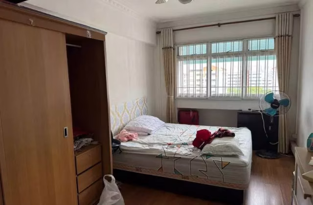 单间出租 • 三巴旺 • 877 Woodlands Avenue 9 • S$550 • 5房(4臥室) • 普通房