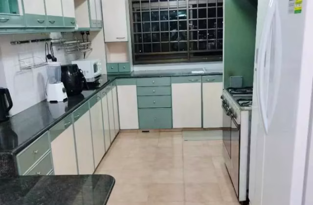 单间出租 • 马林百列 • 35 Lorong 5 Toa Payoh • S$1550 • 3房(2臥室) • 主人房