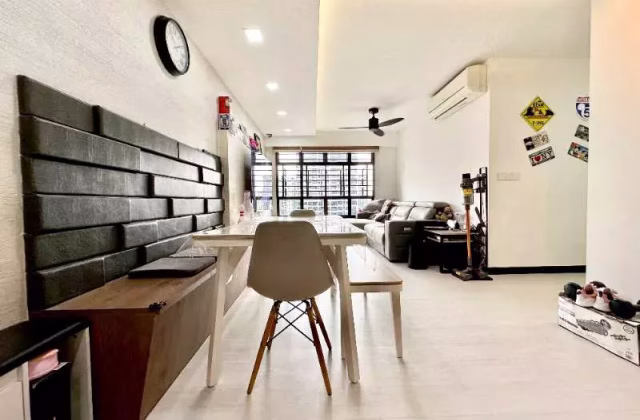 房屋出售 • 碧山 • 471A Fernvale Street • S$688000 • 4房(3臥室) • 1001ft² / 92m²