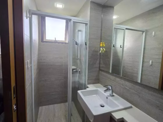 单间出租 • 碧山 •  Rivercove Residences Ec • S$2000 • 共管公寓 • 主人房 照片