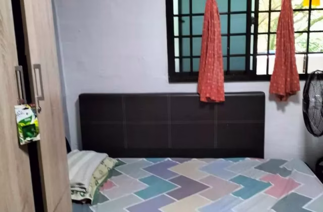 单间出租 • 林厝港 • 209 Boon Lay Place • S$460 • 3房(2臥室) • 佣人房