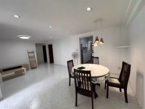 房屋出售 • 红山 • 520 Jelapang Road • S$580000 • 3房(2臥室) • 1098ft² / 102m² 照片