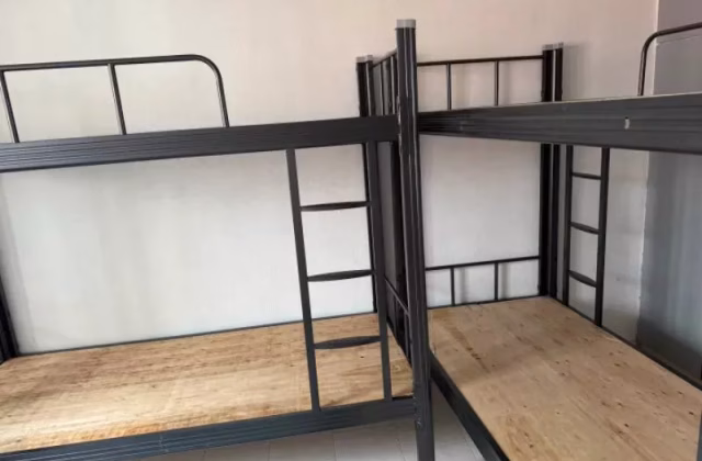 单间出租 • 西部集水区 • 451 Tampines Street 42 • S$400 • 3房(2臥室) • 床位出租