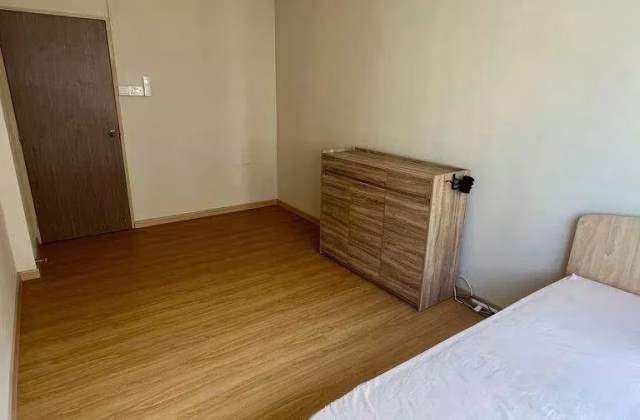 单间出租 • 红山 • 272 Bangkit Road • S$900 • 5房(4臥室) • 佣人房