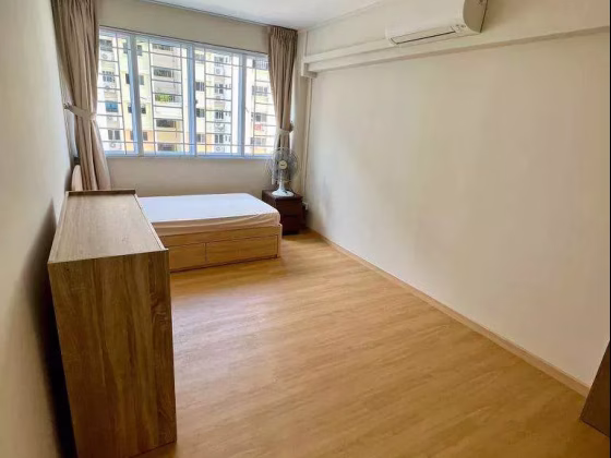 单间出租 • 红山 • 272 Bangkit Road • S$900 • 5房(4臥室) • 佣人房 照片