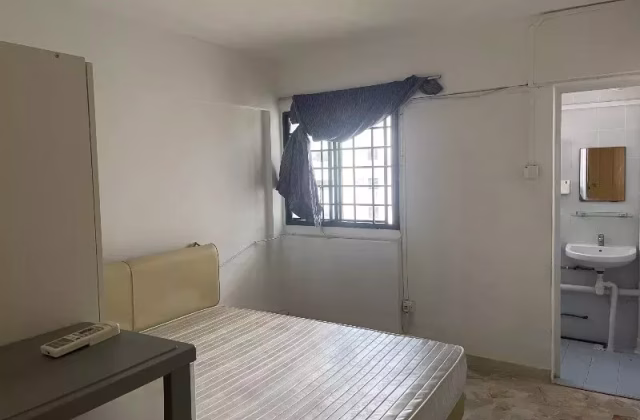 整套出租 • 梧槽 •  Yishun Street 21 • S$2600 • 3房(2臥室) • 730ft² / 67m²