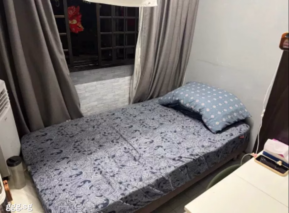 单间出租 • 金文泰 • 105 Henderson Crescent • S$100 • 执行组屋 • 佣人房 照片