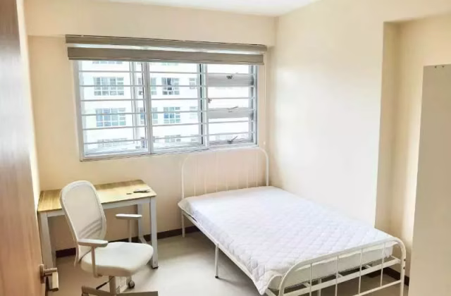 单间出租 • 林厝港 • 217B Boon Lay Avenue • S$950 • 3房(2臥室) • 普通房