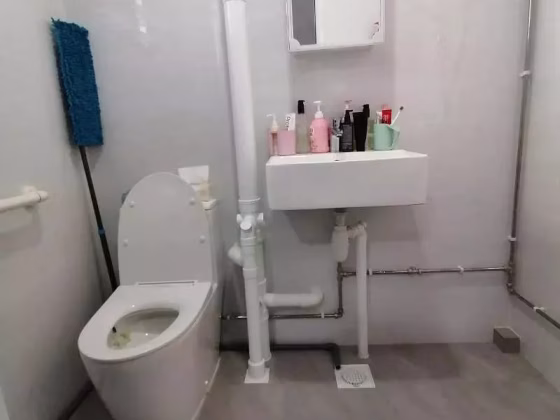 单间出租 • 红山 • 412 Saujana Road • S$1300 • 4房(3臥室) • 主人房 照片
