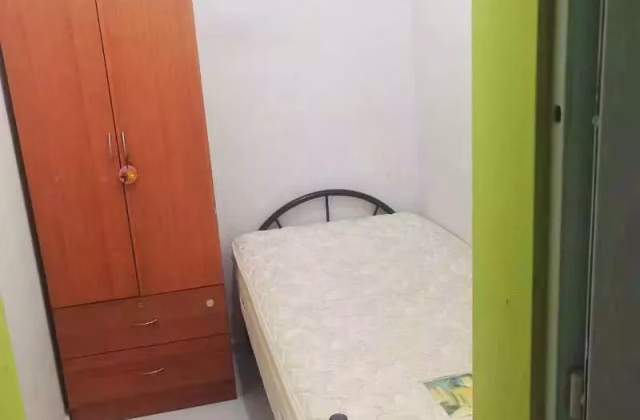 单间出租 • 三巴旺 • 583 Woodlands Drive 16 • S$500 • 5房(4臥室) • 佣人房