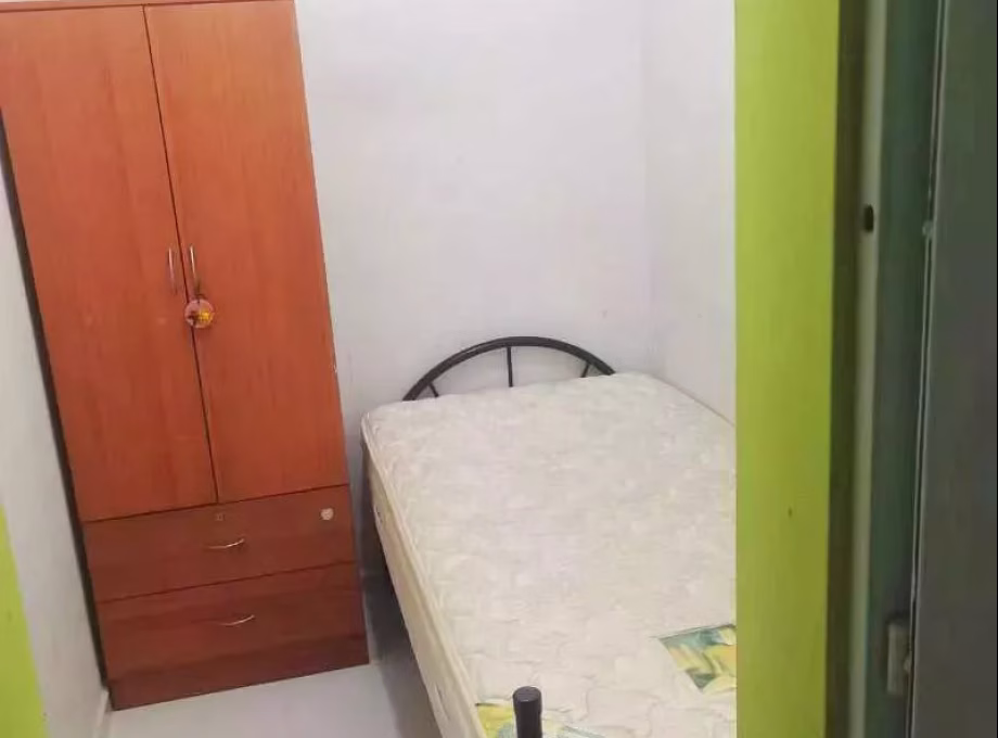 单间出租 • 三巴旺 • 583 Woodlands Drive 16 • S$500 • 5房(4臥室) • 佣人房 照片