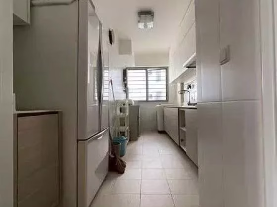 单间出租 • 梧槽 • 347B Yishun Avenue 11 • S$900 • 5房(4臥室) • 主人房 照片