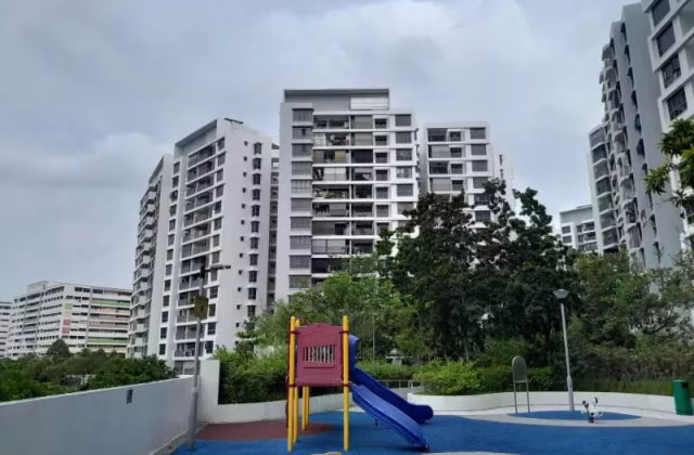 单间出租 • 梧槽 • 347B Yishun Avenue 11 • S$900 • 5房(4臥室) • 主人房