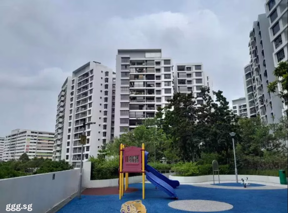 单间出租 • 梧槽 • 347B Yishun Avenue 11 • S$900 • 5房(4臥室) • 主人房 照片