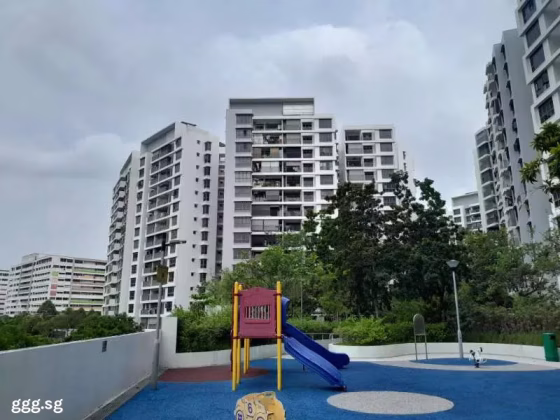 单间出租 • 梧槽 • 347B Yishun Avenue 11 • S$1300 • 5房(4臥室) • 主人房 照片