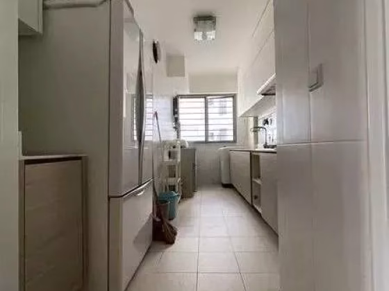 单间出租 • 梧槽 • 347B Yishun Avenue 11 • S$1300 • 5房(4臥室) • 主人房 照片