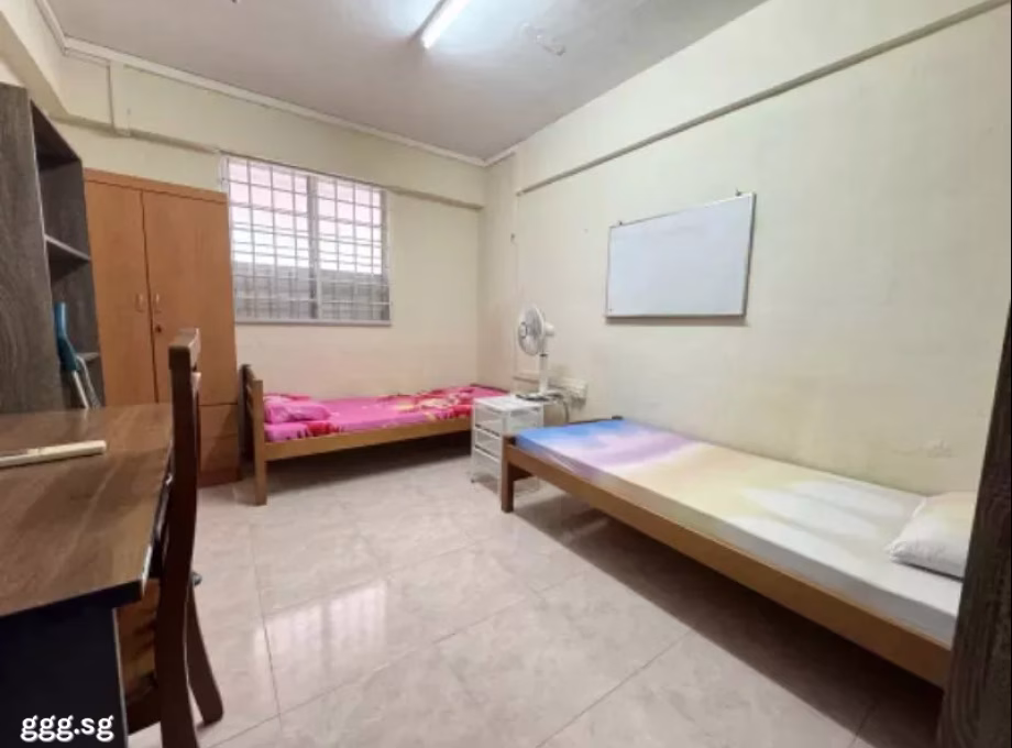 单间出租 • 梧槽 • 740 Yishun Avenue 5 • S$650 • 3房(2臥室) • 普通房 照片